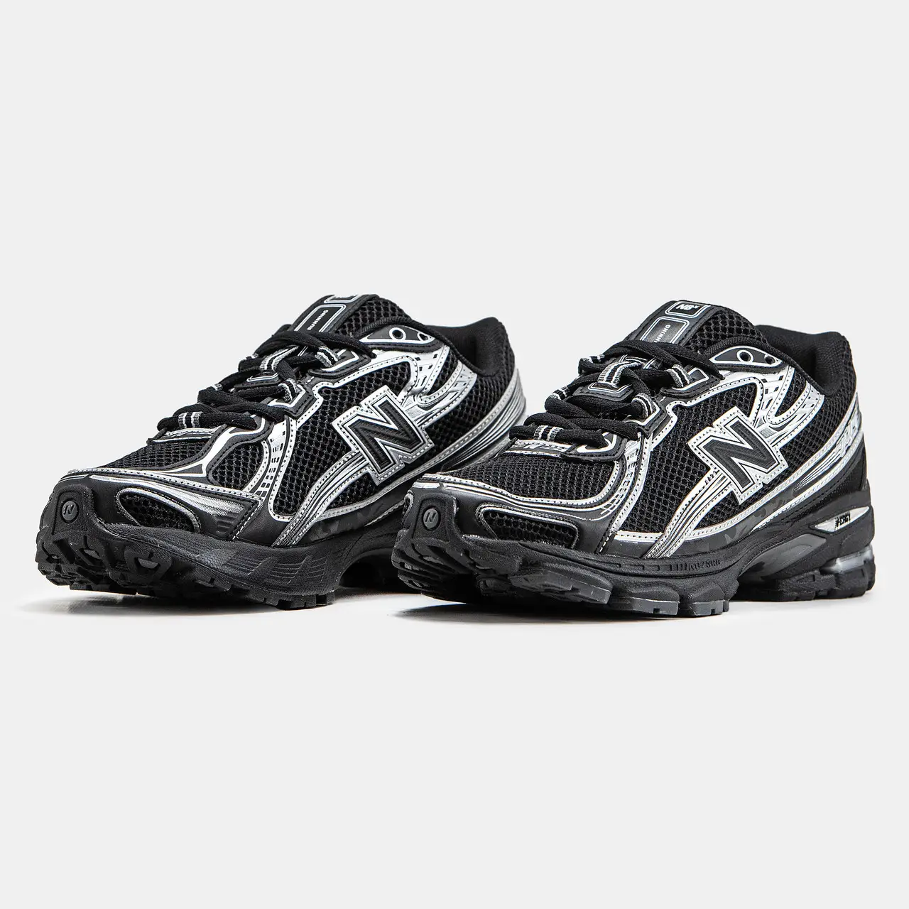 New Balance 740 Black Metalic